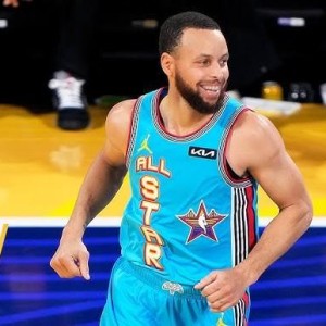 开云体育网址-库里：我是这次全明星最老首发？我喜欢因为最老而获得的纪录